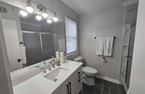 Mount Vernon Condo | Cozy 1-bedroom condo in wonderful Alexandria with WiFi, AC, Free Parking