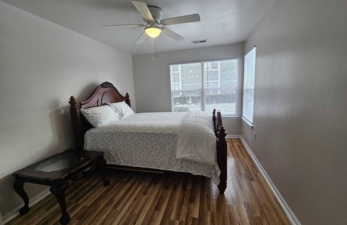 Mount Vernon Condo | Cozy 1-bedroom condo in wonderful Alexandria with WiFi, AC, Free Parking