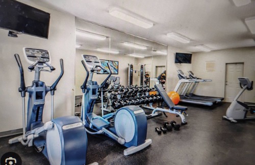 South Scottsdale Condo | Cozy 1-bedroom condo with pool and fitness room in lovely Scottsdale