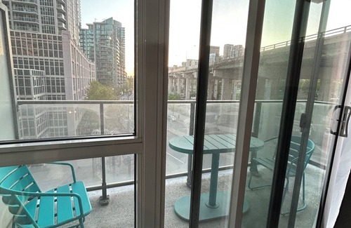 Niagara Condo | Cozy 1-bedroom condo with AC, fitness room in downtown Toronto