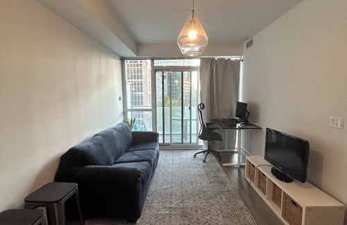 Niagara Condo | Cozy 1-bedroom condo with AC, fitness room in downtown Toronto