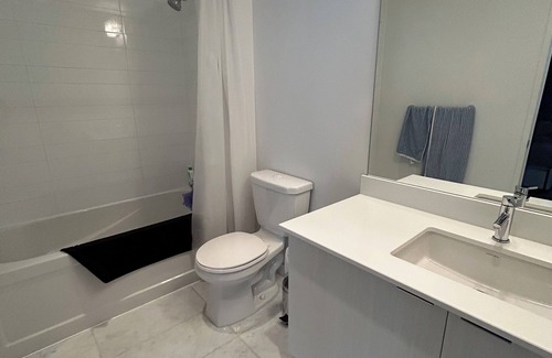 Niagara Condo | Cozy 1-bedroom condo with AC, fitness room in downtown Toronto