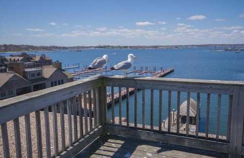 Historic Hill Condo | Cozy 1-bedroom condo with WiFi, AC in marvelous Newport.