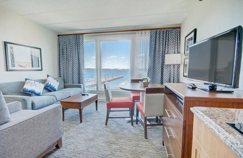 Historic Hill Condo | Cozy 1-bedroom condo with WiFi, AC in marvelous Newport.
