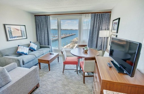Historic Hill Condo | Cozy 1-bedroom condo with WiFi, AC in marvelous Newport.
