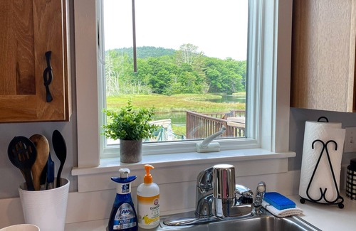 Lincolnville House | Cozy 1 bedroom cottage on Lincolnville Beach