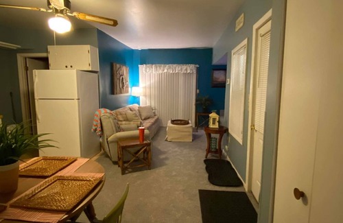 Manistee Cottage | Cozy 1 bedroom cottage walking distance to Lake Michigan & downtown!