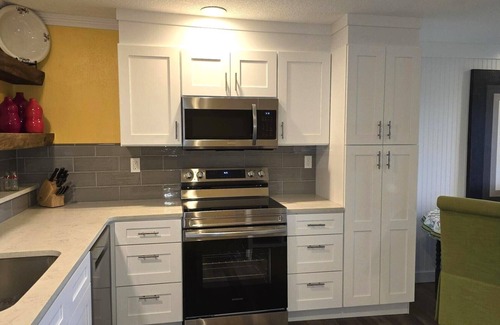 Salem House | Cozy 1-bedroom in NW Salem across from Mission State Park, close to wineries!