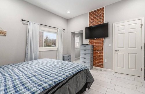 Olde Towne East House | Cozy 1 Bedroom in Olde Towne East