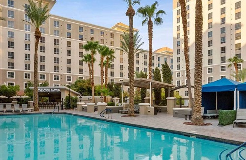 Las Vegas Resort | Cozy 1-bedroom resort with AC, fitness room in vibrant Las Vegas