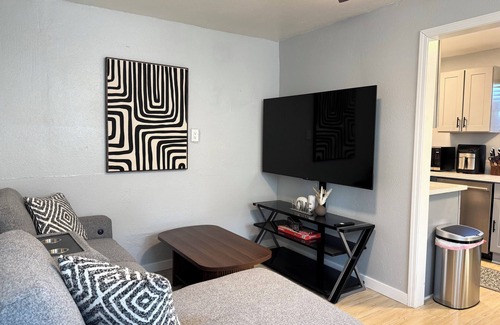 Hanford Apartment | Cozy 1-Bedroom Retreat with In-Unit Laundry