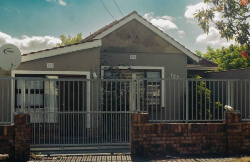 Plumstead Cottage | Cozy 1-Bedroom Self-Catering Apartment with Modern Amenities in Cape Town