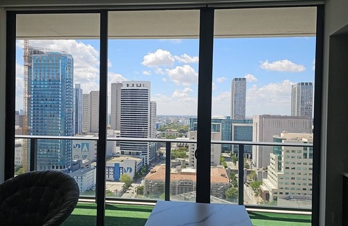 Downtown Miami Apartment | Cozy 1-bedroom studio apartment in fabulous Miami with roof top pool