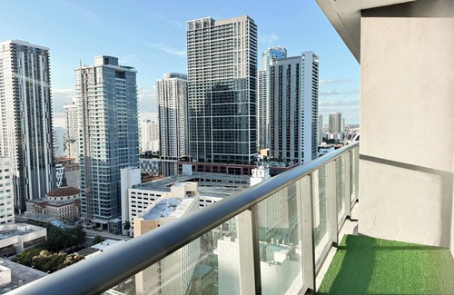 Downtown Miami Apartment | Cozy 1-bedroom studio apartment in fabulous Miami with roof top pool