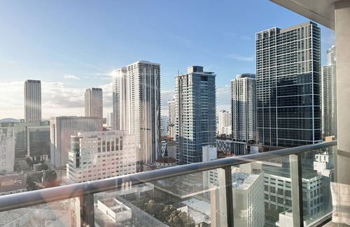Downtown Miami Apartment | Cozy 1-bedroom studio apartment in fabulous Miami with roof top pool