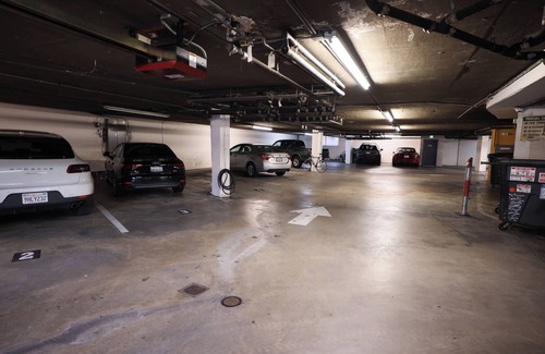 Oakland Condo | Cozy 1-bedroom Unit in Victorian style duplex w/WiFi, AC in welcoming Oakland