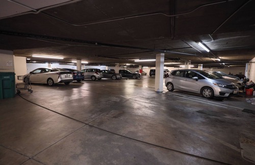 Oakland Condo | Cozy 1-bedroom Unit in Victorian style duplex w/WiFi, AC in welcoming Oakland