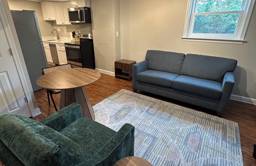 Belmont Apartment | Cozy 1-bedroom apartment in charming Charlottesville with AC, laundry, and wifi