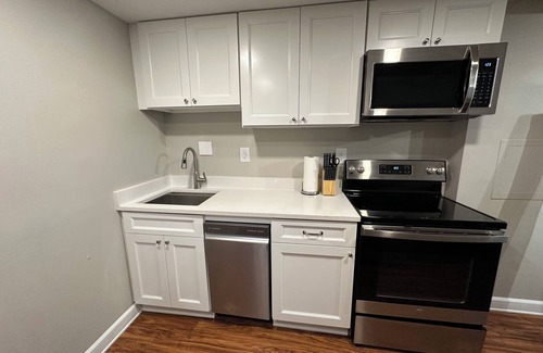 Belmont Apartment | Cozy 1-bedroom apartment in charming Charlottesville with AC, laundry, and wifi