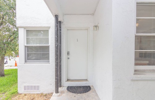 Nurmi Isles Apartment | Cozy 1-bedroom apartment in charming Fort Lauderdale