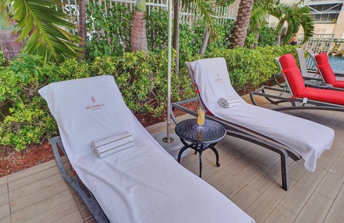 Hallandale Beach Apartment | Cozy 1-Bedroom Condo Steps from the Ocean 2109