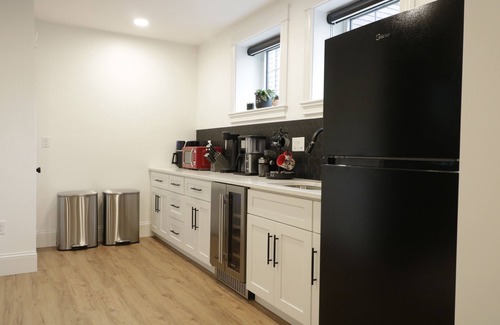 Salem Apartment | Cozy 1-bedroom with electric fireplace, just minutes from downtown Salem!