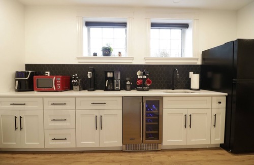 Salem Apartment | Cozy 1-bedroom with electric fireplace, just minutes from downtown Salem!