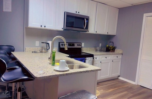 Norcross House | Cozy 1-bedroom with WiFi, AC, T.V and shared bathroom