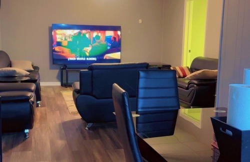 Norcross House | Cozy 1-bedroom with WiFi, AC, T.V and shared bathroom