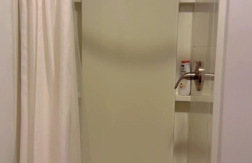 Norcross House | Cozy 1-bedroom with WiFi, AC, T.V and shared bathroom