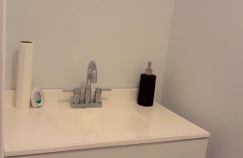 Norcross House | Cozy 1-bedroom with WiFi, AC, T.V and shared bathroom
