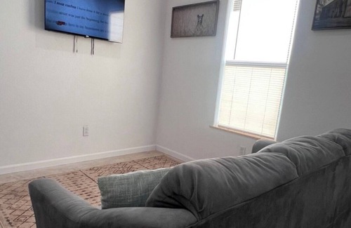 Uvalde Apartment | Cozy 1-bedroom with WiFi and AC in charming Uvalde