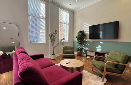 Near West Side Apartment | Cozy 1 BR, 1 Parking, Sleeps 4!