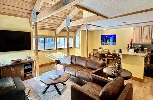 Majestic Pines Condo | Cozy 1 BR+ Large Loft, 2-Bath – Freshly Remodeled & Ready for Your Adventure!