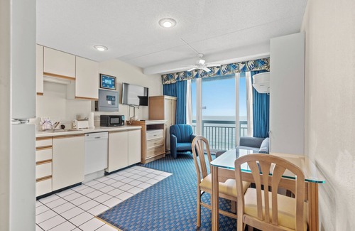 Downtown Myrtle Beach Hotel | Cozy 1 BR Oceanfront
