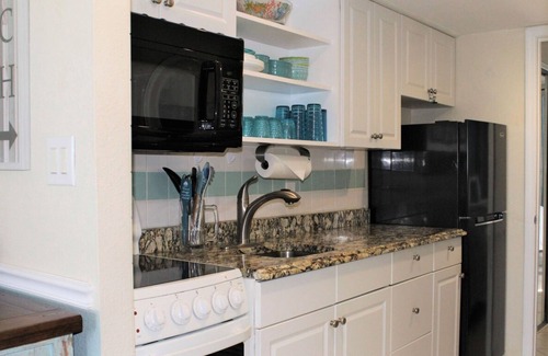 Myrtle Beach Cottage | Cozy 1 BR Oceanview Located in Bluewater