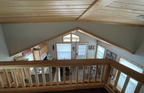 Gleneagle Cabin | Cozy 1 King bedroom + loft cabin in charming Colorado Springs near USAFA