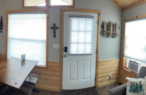 Gleneagle Cabin | Cozy 1 King bedroom + loft cabin in charming Colorado Springs near USAFA