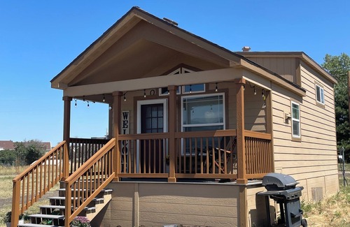 Gleneagle Cabin | Cozy 1 King bedroom + loft cabin in charming Colorado Springs near USAFA