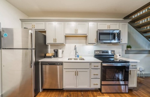 Downtown Louisville Apartment | Cozy 11-Unit Loft w/Med District | Free Parking