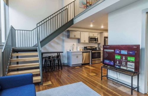 Downtown Louisville Apartment | Cozy 11-Unit Loft w/Med District | Free Parking
