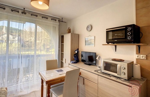 Lamalou-les-Bains Apartment | Cozy 17m² Ground Floor Studio with Creek View, Close to Lamalou-les-Bains Center and Thermal Baths