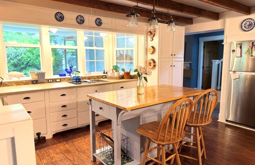 Cherokee House | Cozy 1870s Farmhouse Cottage next to the Smoky Mountains NP, Bryson City, NC.