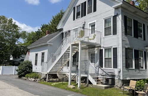 Kennebunk Apartment | Cozy 1890 Cottage Studio with Hot Tub and Fire Pit in Downtown Kennebunk