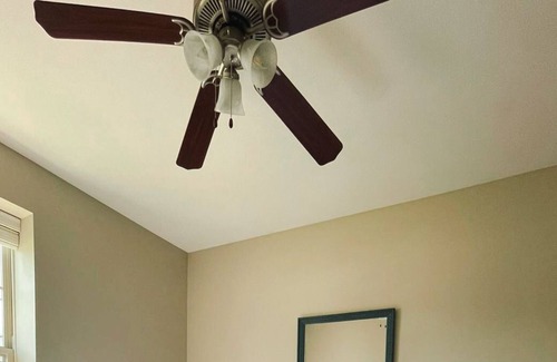 Ferndale House | Cozy 1BD/1BA w/Balcony + Gym - Little Rock