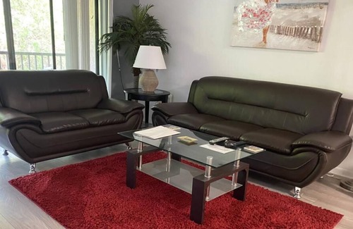 Tropic Apartment | Cozy 1BD Apartment Located in Prime Location