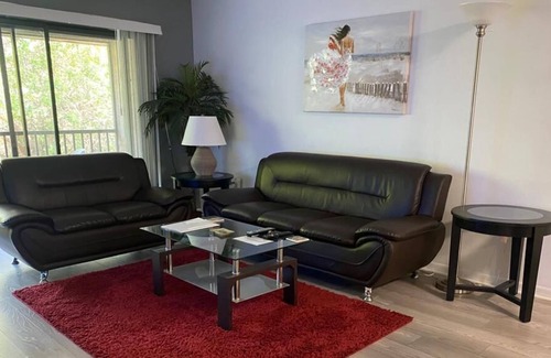 Tropic Apartment | Cozy 1BD Apartment Located in Prime Location