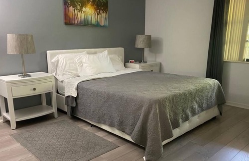 Tropic Apartment | Cozy 1BD Apartment Located in Prime Location