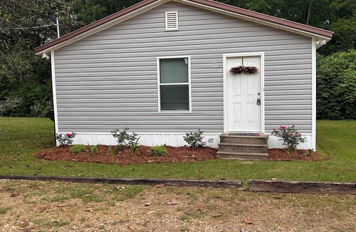 Hattiesburg House | Cozy 1br 1bath with Full Kitchen in Hattiesburg