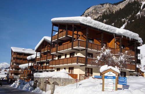 Pralognan-la-Vanoise Apartment | Cozy 1BR Apartment in Central Location with Terrace, Near Ski Lift